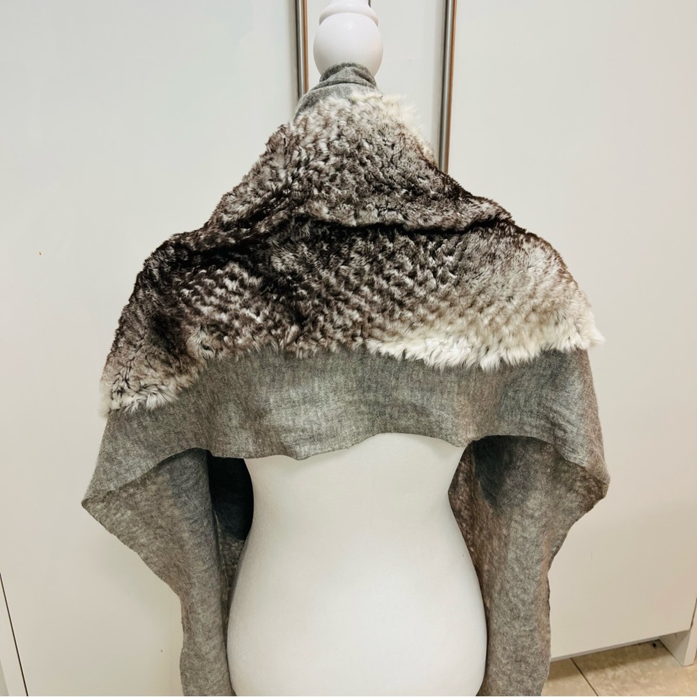 Franco Ferrari Cashmere and Orylag Fur RARE Scarf 17” x 75” Gray and White